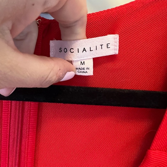 Women’s Red Jumpsuit/Romper/Pantsuit Size Medium - Picture 3 of 3